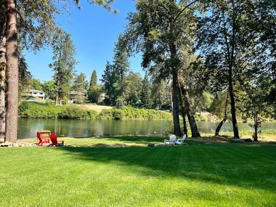 גרנטס פאס Deluxe Cabin 1 - Rogue River Resort מראה חיצוני תמונה